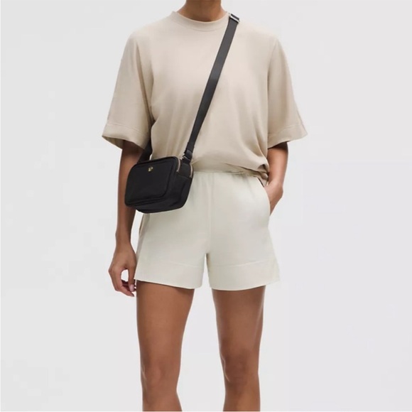 lululemon athletica Handbags - Lululemon - crossbody camera bag 2L black and silver